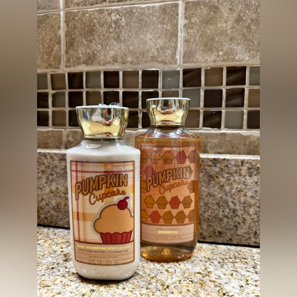 NWT Bath and Body Works Pumpkin Cupcake set